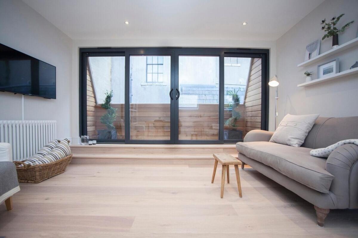 Stylish Wood Street Apartment Bath Exterior foto