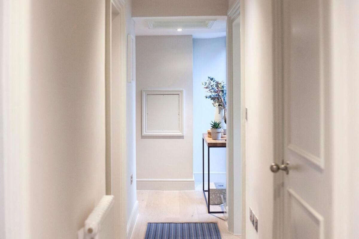 Stylish Wood Street Apartment Bath Exterior foto