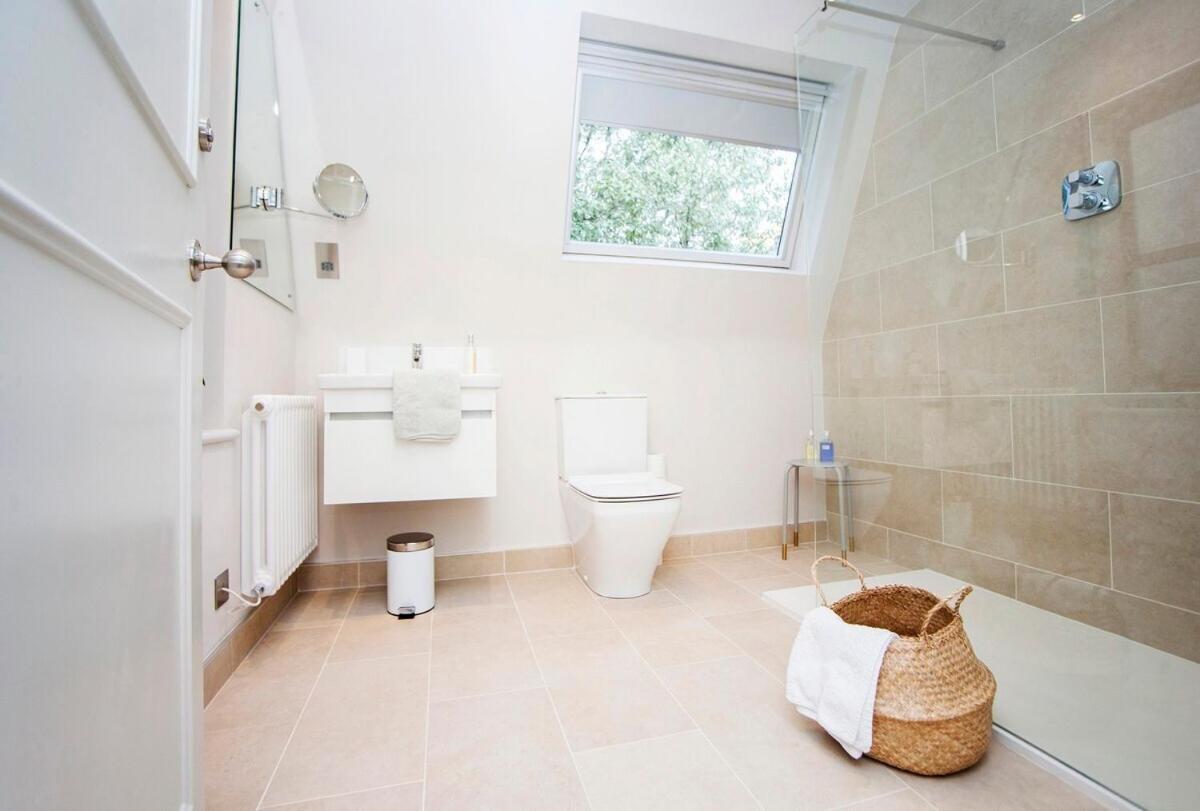 Stylish Wood Street Apartment Bath Exterior foto