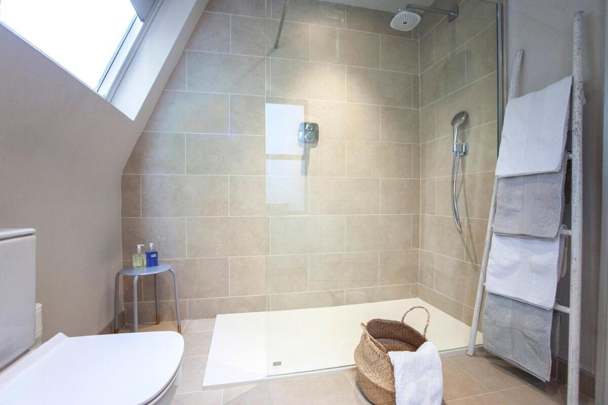 Stylish Wood Street Apartment Bath Exterior foto