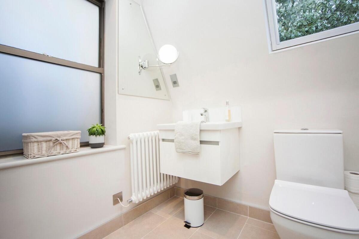 Stylish Wood Street Apartment Bath Exterior foto